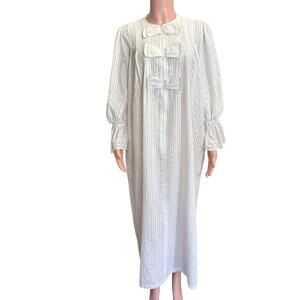 Vintage Lucie Ann White Eyelet Bow Maxi Lounge Dress Nightgown Size: Medium